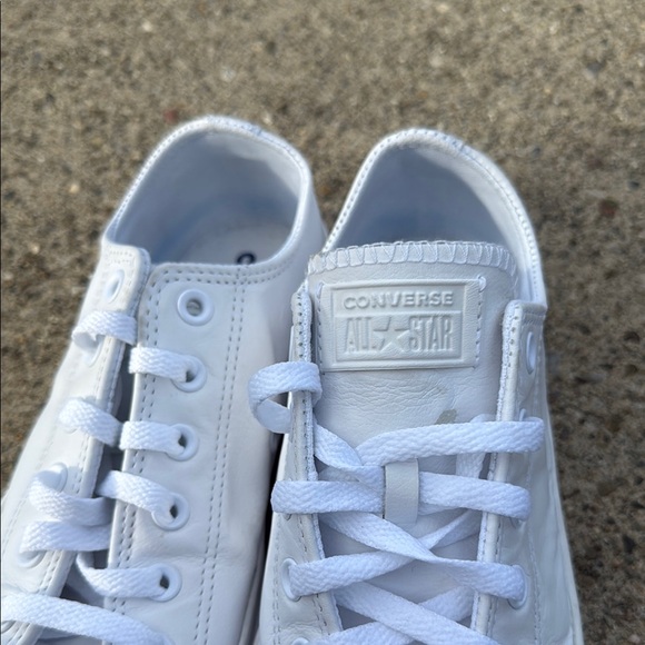 Converse White Low-Top leather Sneakers LIKE NEW - Picture 6 of 9